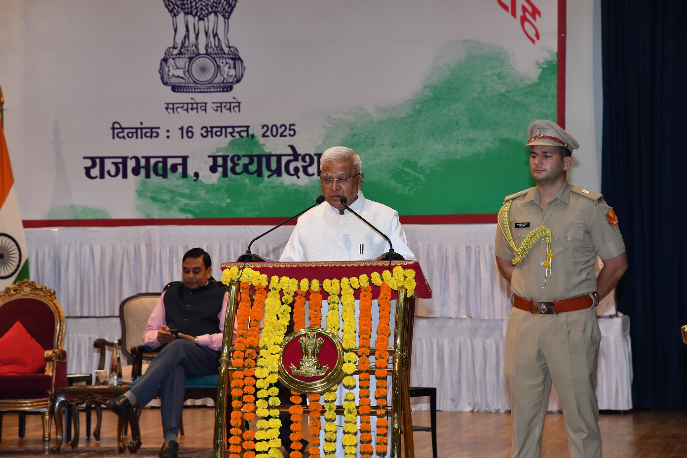 राजभवन में सम्मान – पदक प्राप्तकर्ताओं के लिए गर्व का क्षण